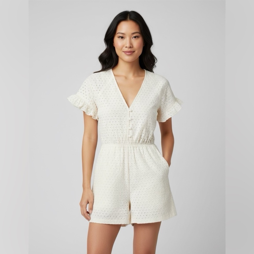 H&M Women’s V-Neck Eyelet Short Sleeve Romper in Cream Sz 0